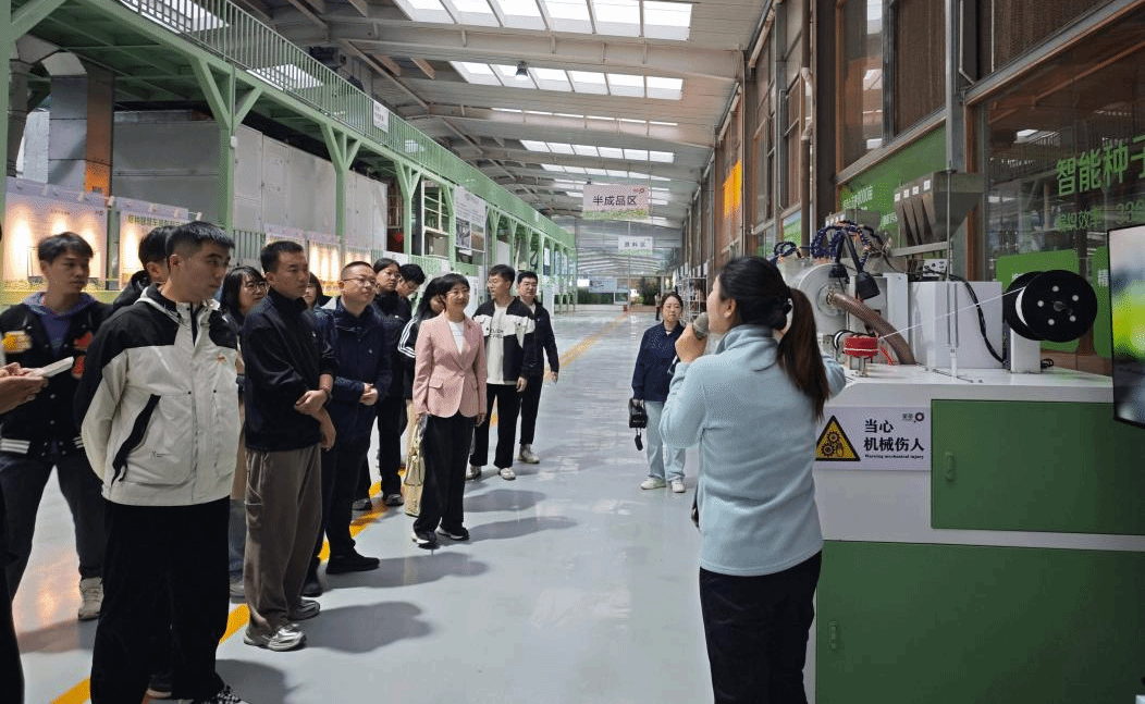 小草扎根,农智有我——农业智能化教研室党支部与研究生第二党支部联合开展“1+N”共建主题党日活动